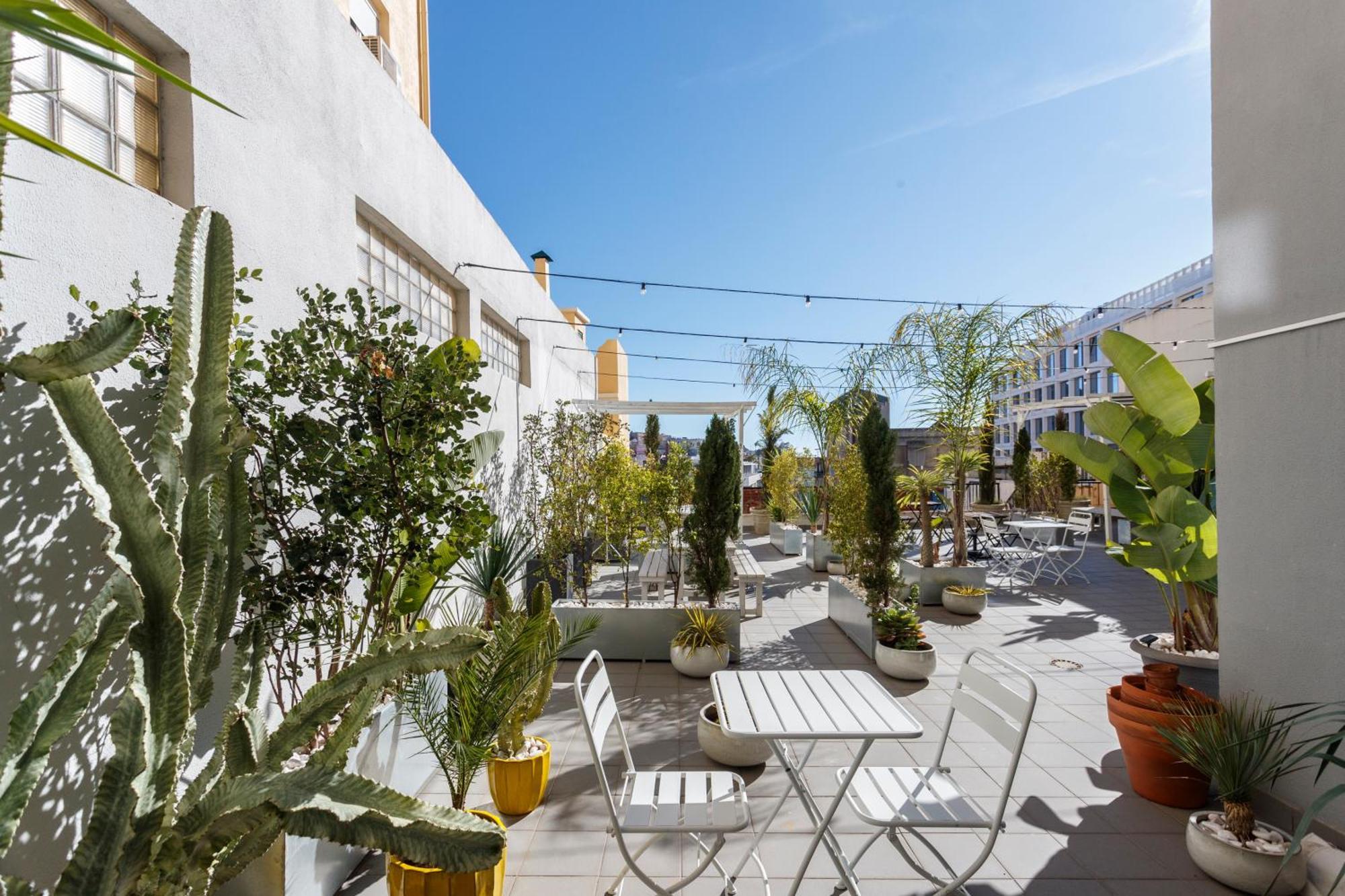Gin O'Clock In Lisbon - By Misha'S Place 3A Lisboa Exterior foto